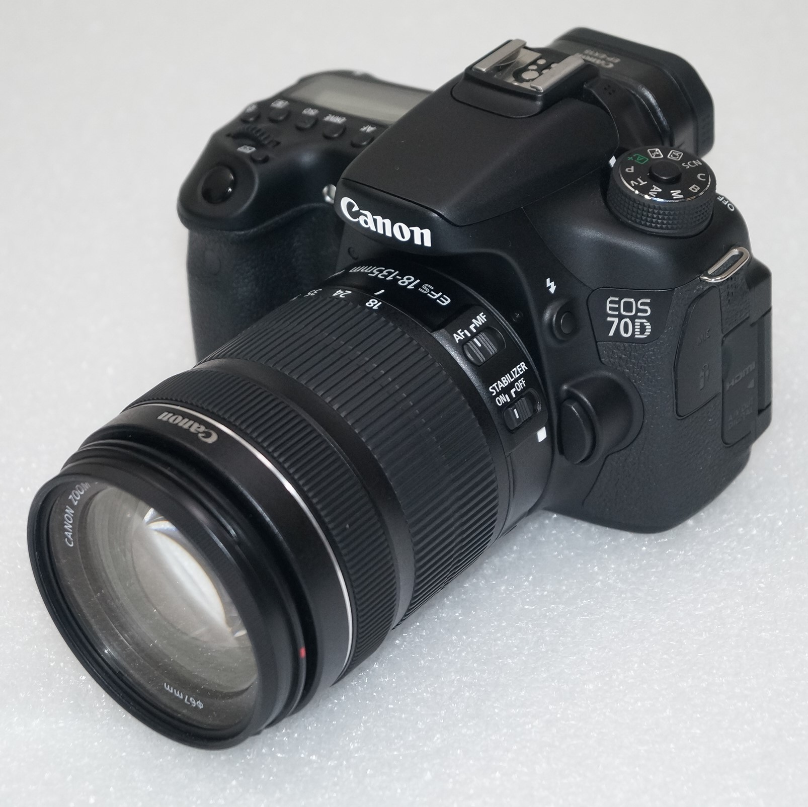 Canon 一眼レフカメラ EOS 70D (W) EF-S 18-135 IS STM Kit